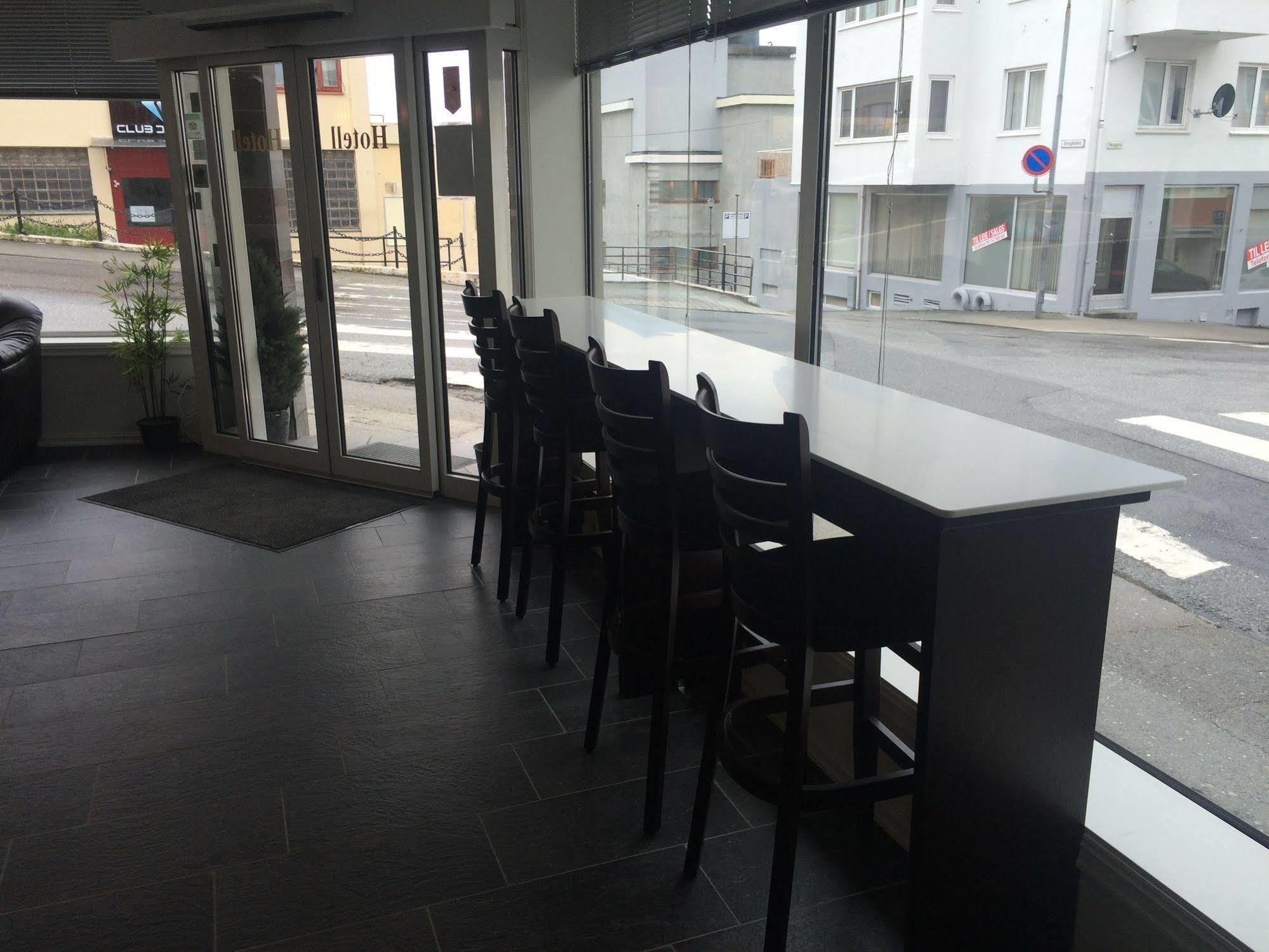 Astoria Hotel Kristiansund Exteriör bild