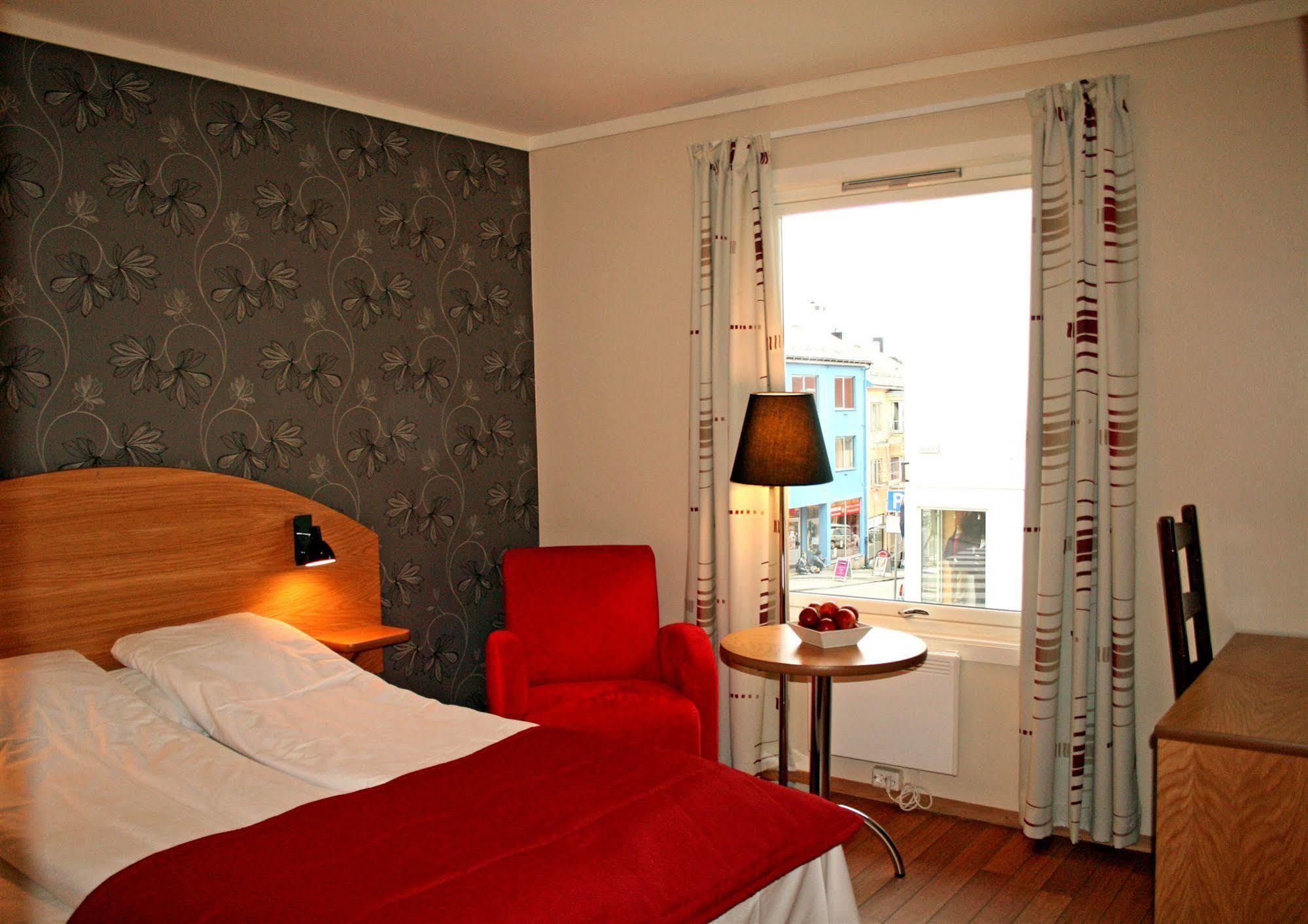 Astoria Hotel Kristiansund Exteriör bild